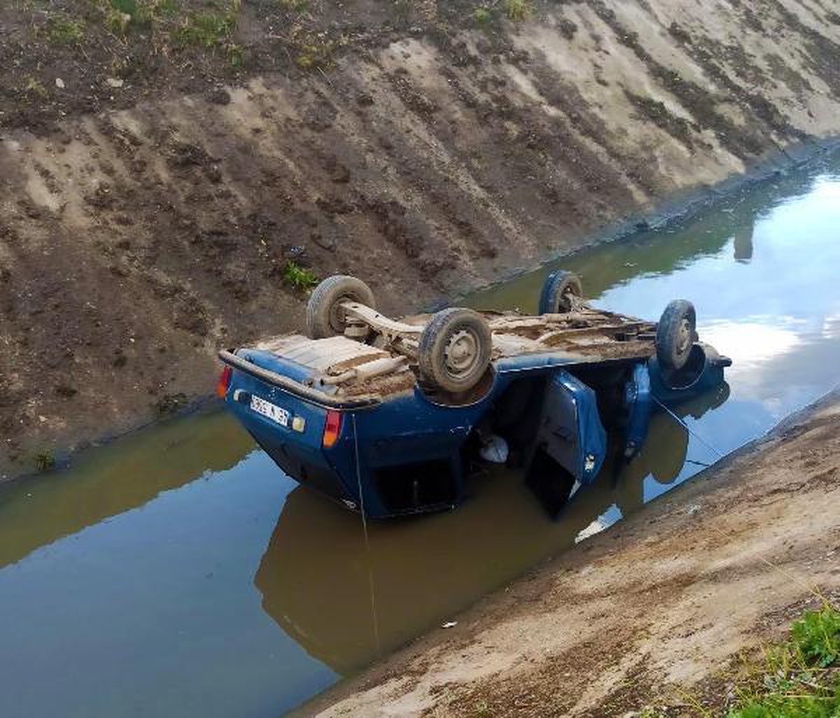Sulama kanalına uçan otomobilin sürücüsü yaralandı
