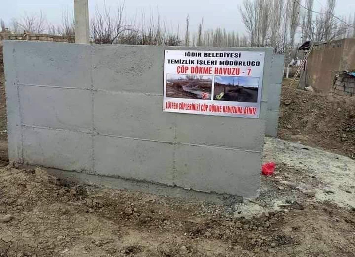 Tahliye kanalına dökülen çöplerin önüne geçmek için çöp havuzu yapıldı