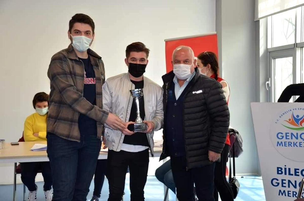 Türkiye Münazara Ligi İl Şampiyonluğu yarışmasında derece elde ettiler