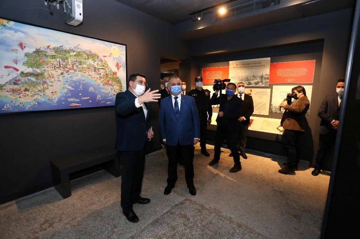 Vali Yazıcı, Kepez\'in kültür ve sanat adasını gezdi