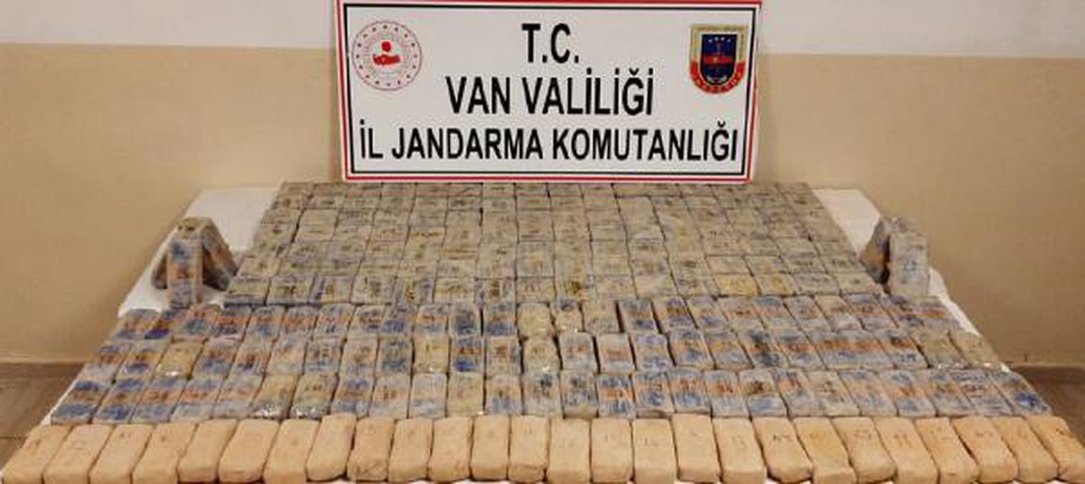 Van\'da boş arazide 114 kilo eroin bulundu
