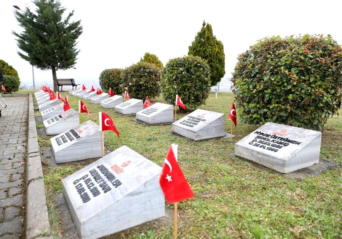 Son dakika haberi... 18 Mart Serdivan Şehitliğinde anıldı