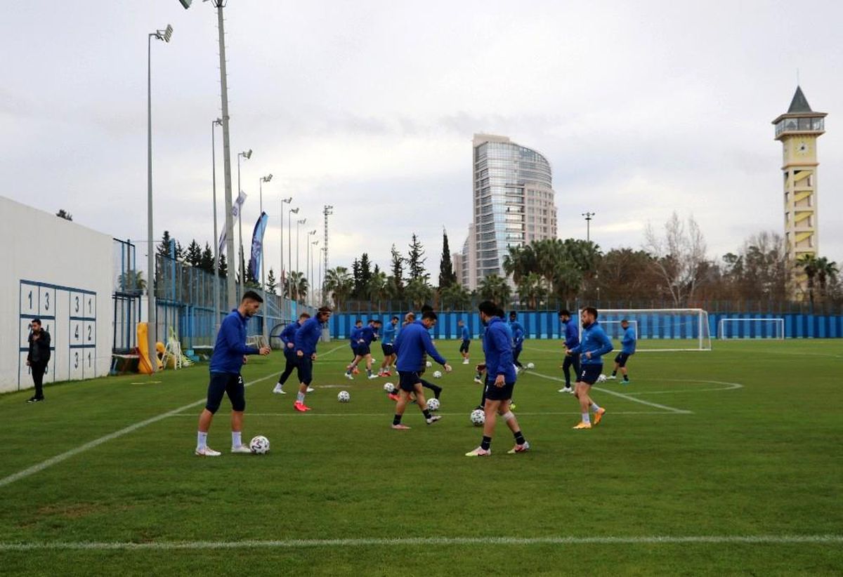 Adana Demirspor\'da Samet Aybaba dönemi moralli başladı