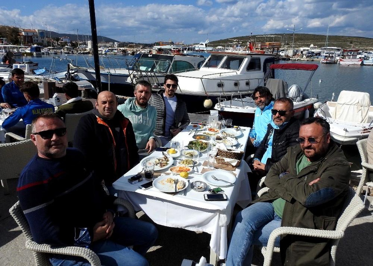 Alaçatılı işletmeciden Alaçatıspor\'a moral yemeği