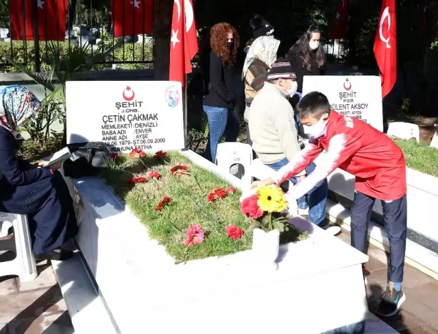 Antalyaspor U12 takımı 18 Mart sebebiyle Şehitliği ziyaret etti