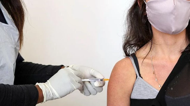 Avrupa İlaç Ajansı, kullanımını durdurmayın dediği AstraZeneca aşısını yaptıran hemşire komaya girdi