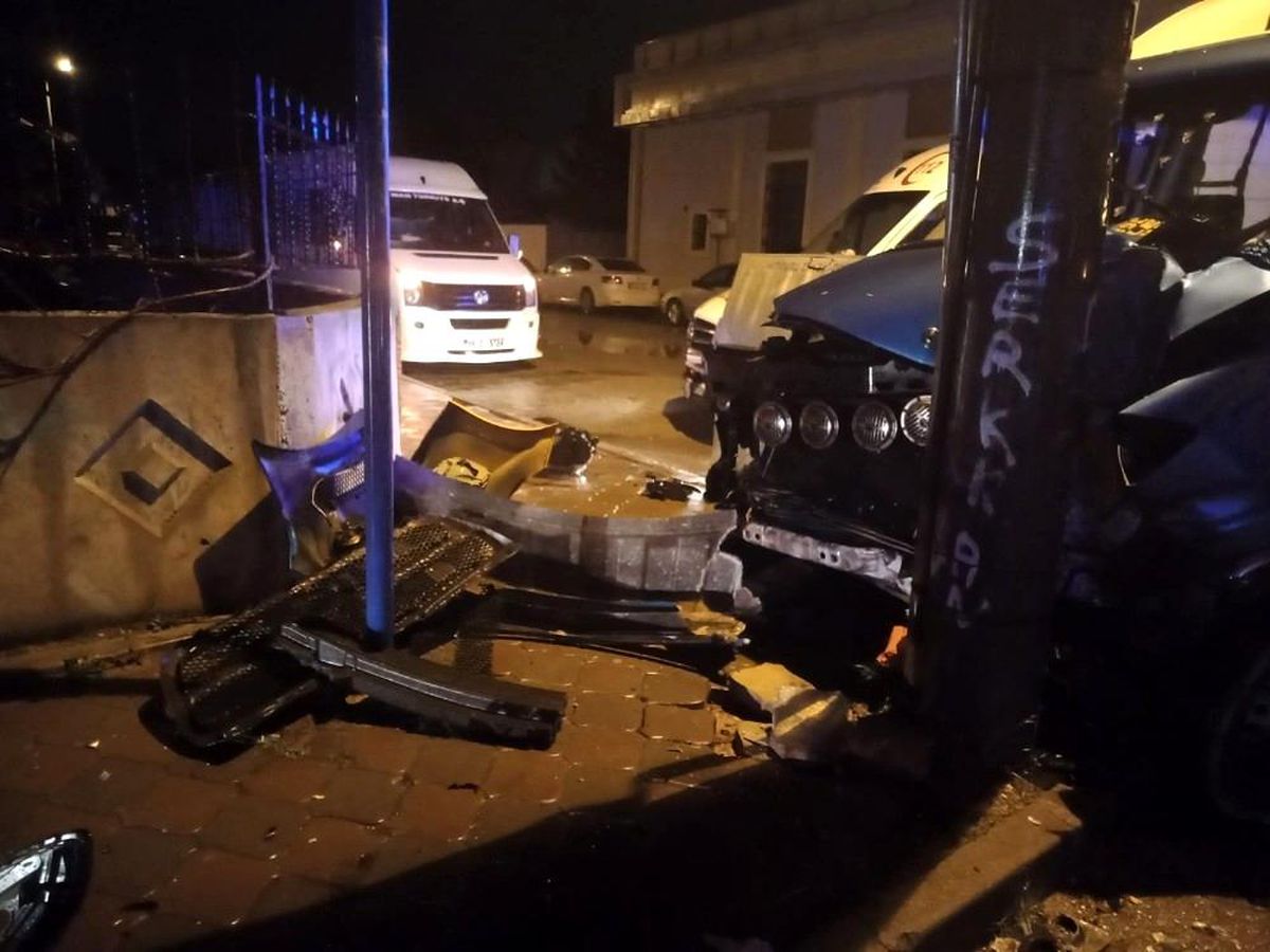 Başkent\'te dolmuş ile taksi kafa kafaya çarpıştı