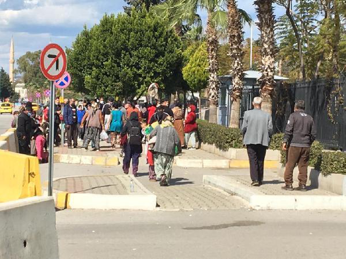 Büyük operasyonun şüphelileri içeride, yakınları dışarıda yoğunluk oluşturdu