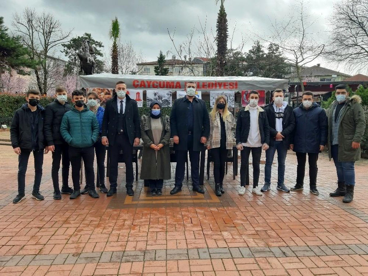 Çanakkale şehitleri için hoşaf ve ekmek ikram ettiler
