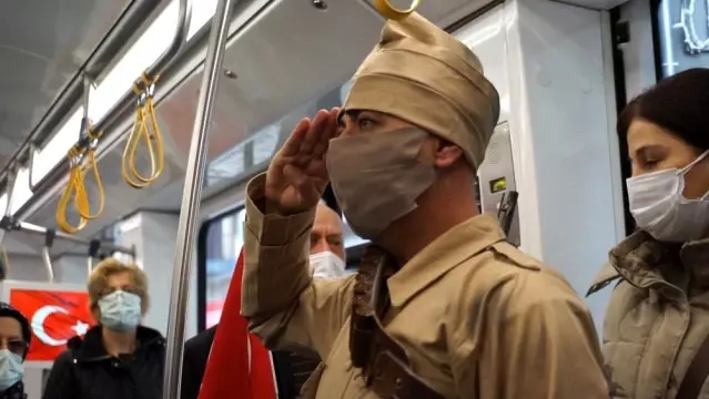 Dur yolcu diyen askerler tramvayın önünü kesti Dur yolcu diyen askerler tramvayın önünü kesti