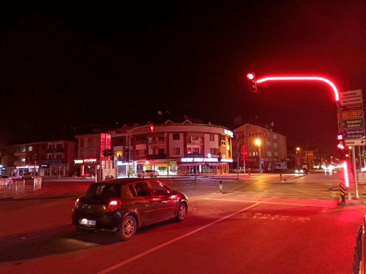 Düzce\'de trafik lambalarına led ışık