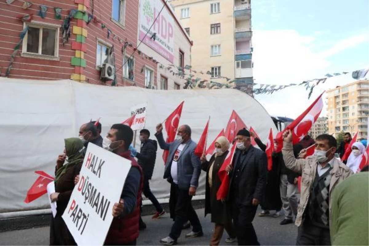 Evlat nöbetindeki ailelerden HDP\'ye kapatma davasına destek