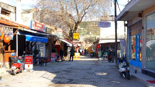 Foça'da esnaf yaz turizmine hazırlanıyor