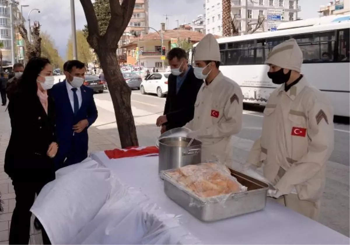 Son dakika haberi! Hatay\'da vatandaşlara Çanakkale şehitlerinin bir öğünlük menüsü ikram edildi