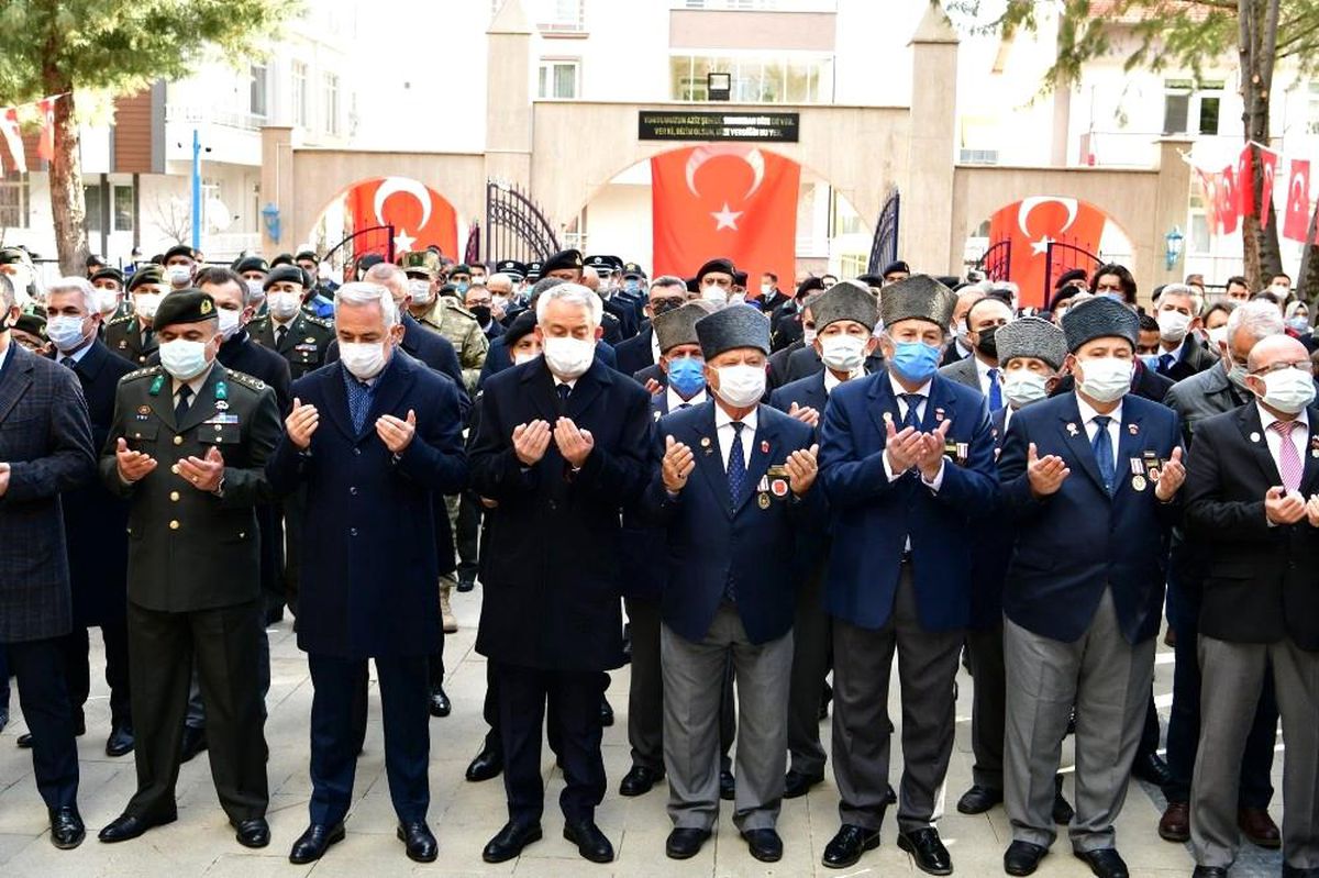 Isparta\'da 18 Mart Şehitleri Anma Günü ve Çanakkale Zaferi\'nin 106. yıldönümü