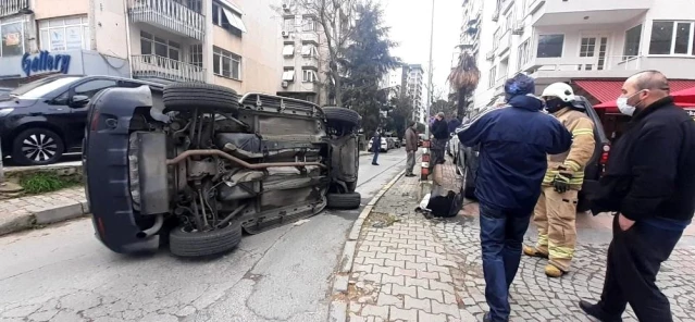 Kadıköy'de lüks cip yan yattı