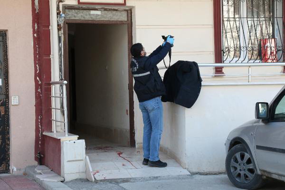 Karantinadaki mahallede bıçaklı saldırı; eşiyle ilişkisi olduğu iddiasıyla 38 yerinden yaraladı