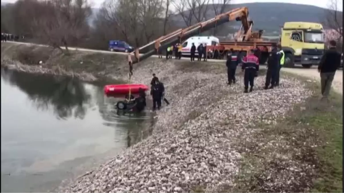 Kum ocağı göletine düşen otomobildeki çift hayatını kaybetti