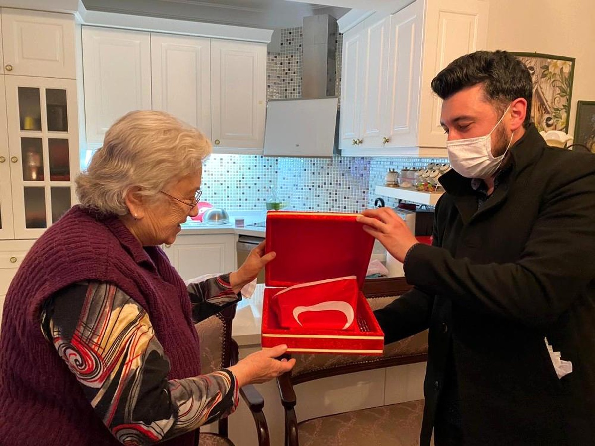 Son dakika haberleri! Kuşadası AK Gençlik şehit ailelerini ziyaret etti