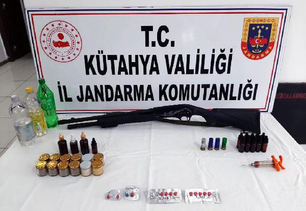 Kütahya\'da kaçak cinsel gücü artırıcı ilaç operasyonu