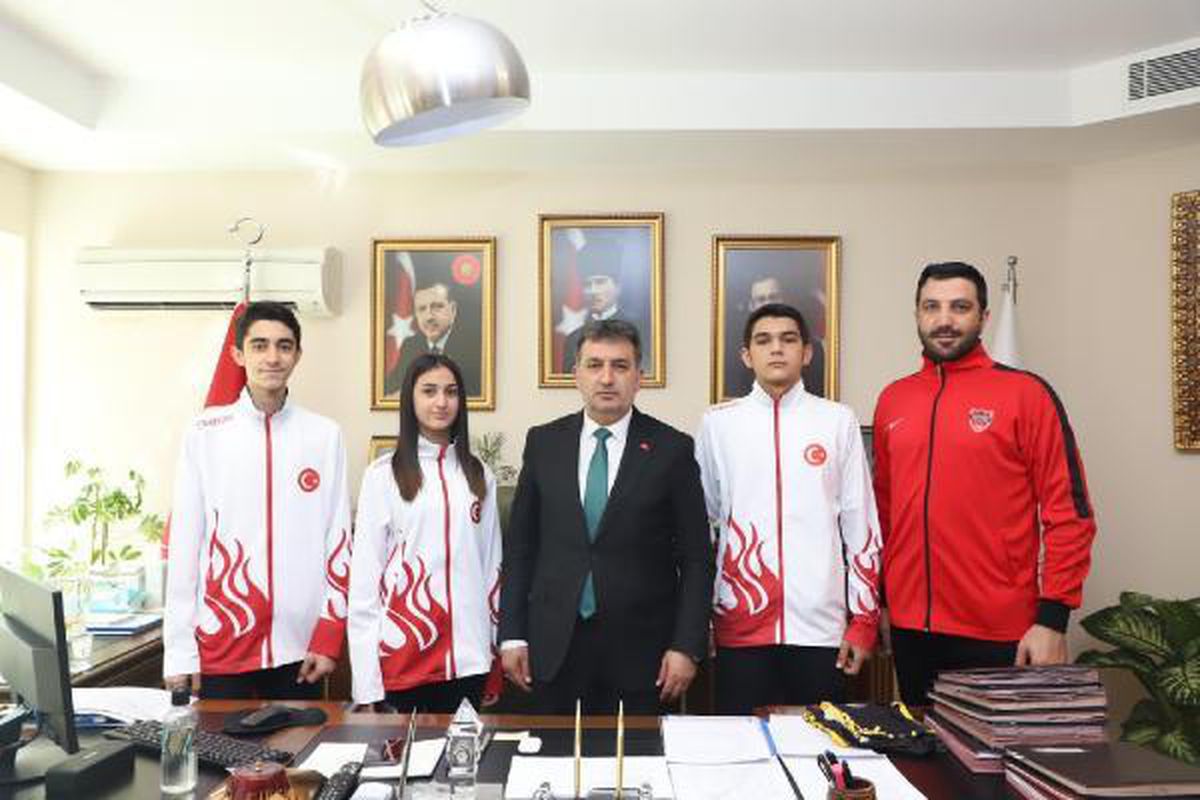Murat Eskici\'den madalyalı tekvandoculara alkış