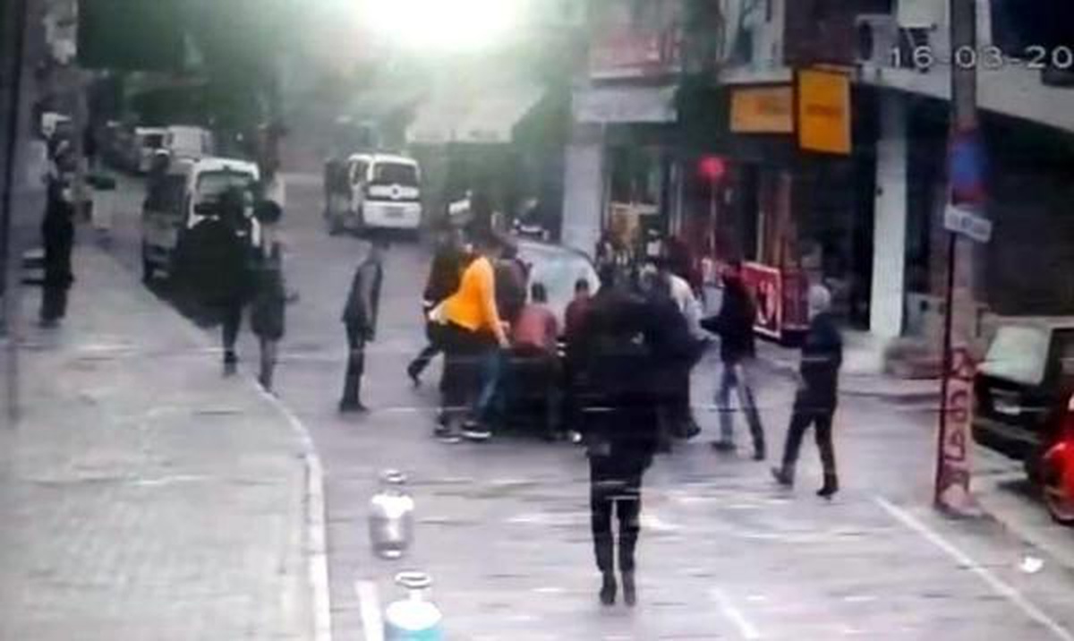 İZMİR Otomobilin altında kalan çocuğu kurtaran vatandaşlar, konuştu