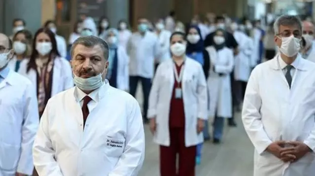 Sağlık Bakanı Koca'dan sağlık çalışanlarına ek ücret müjdesi: Adaletli ek ödeme sistemi için çalışma gündemimizde Sağlık Bakanı Koca'dan sağlık çalışanlarına ek ücret müjdesi: Adaletli ek ödeme sistemi için çalışma gündemimizde