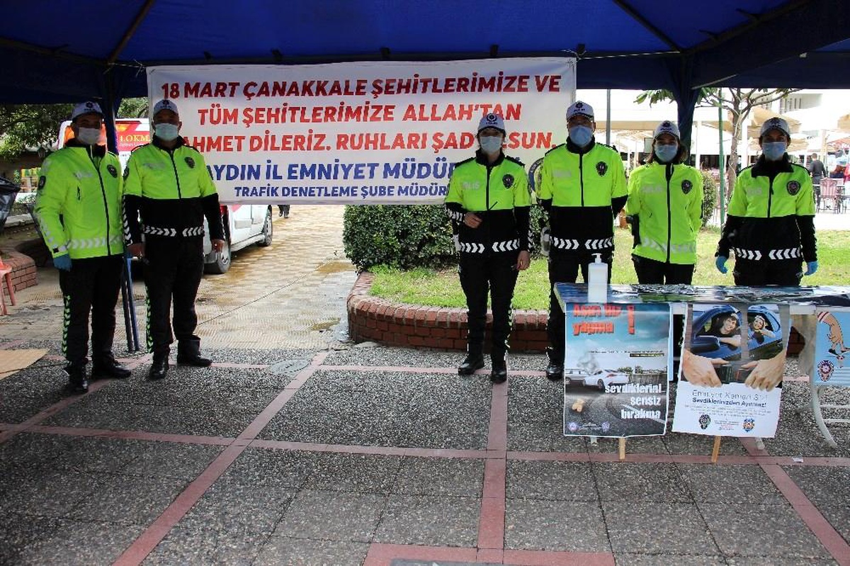 Trafik polislerinden şehitler için lokma hayrı