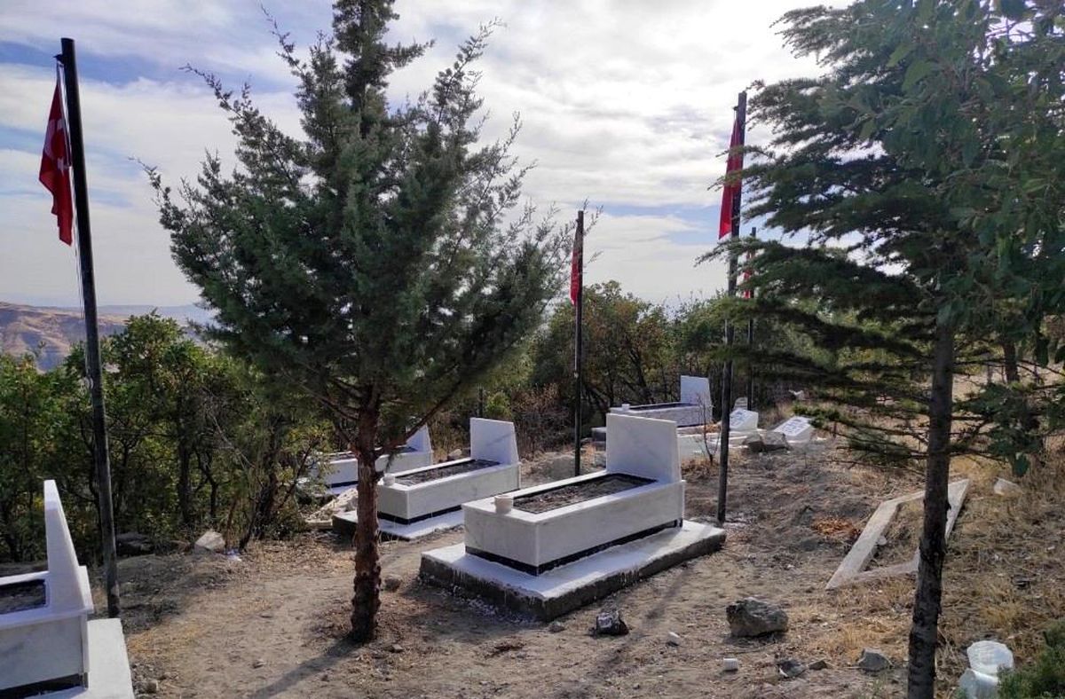Son dakika haberleri: Tunceli Çemişgezek\'te şehit kabirleri yenilendi
