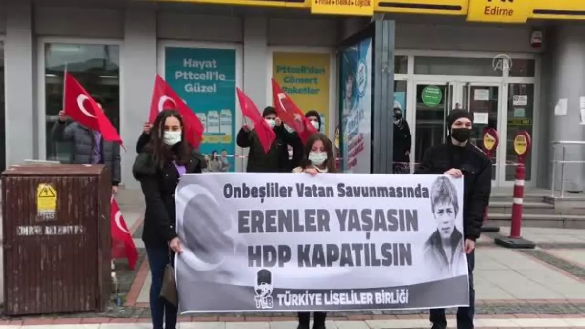 Türkiye Liseliler Birliği, "Onbeşliler vatan savunmasında, Erenler yaşasın HDP kapatılsın" pankartı açtı