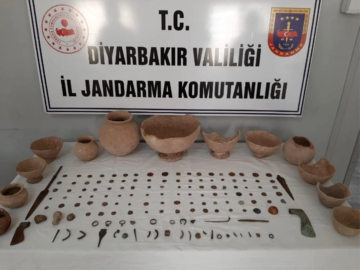Son dakika gündem: Diyarbakır\'da 160 tarihi eser ele geçirildi, 5 şüpheli yakalandı