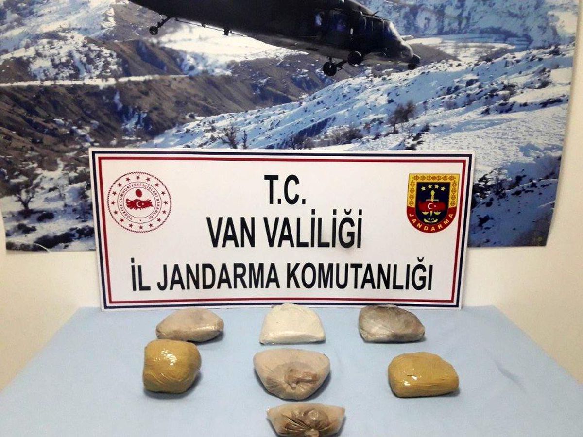 Son dakika haberleri | Başkale\'de 7 kilo 673 gram eroin ele geçirildi