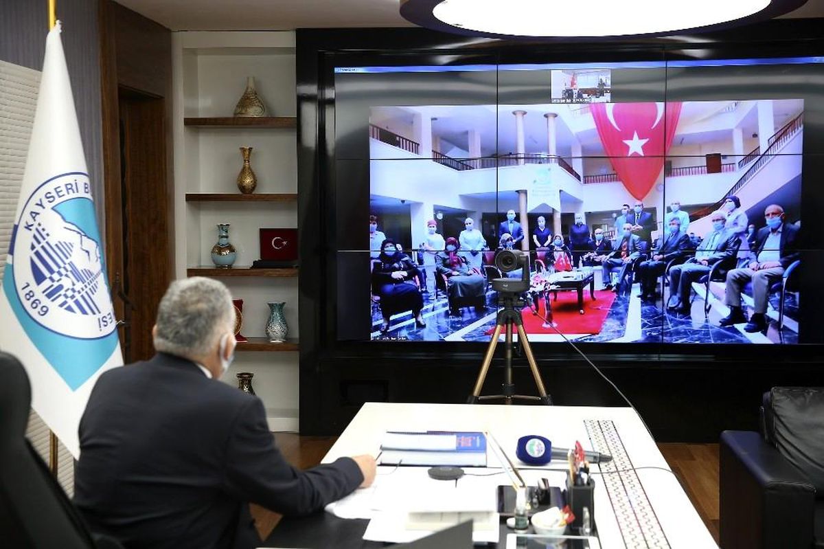 Başkan Büyükkılıç\'tan yaşlılara sürpriz