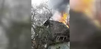 Beyoğlu'nda ahşap binada yangın