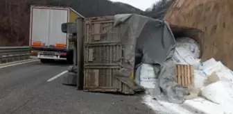 Bor yüklü tır yan yattı: 1 yaralı