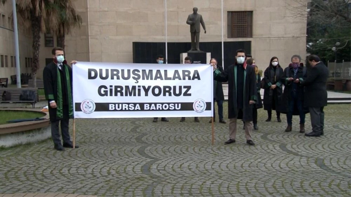 Bursa\'da avukatlar duruşmalara girmeyerek sessiz eylem başlattı
