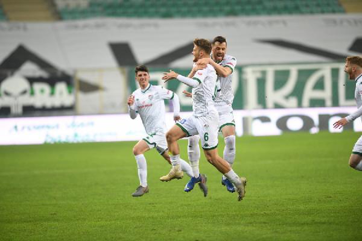 Bursaspor, Play-Off iddiasını korumak istiyor
