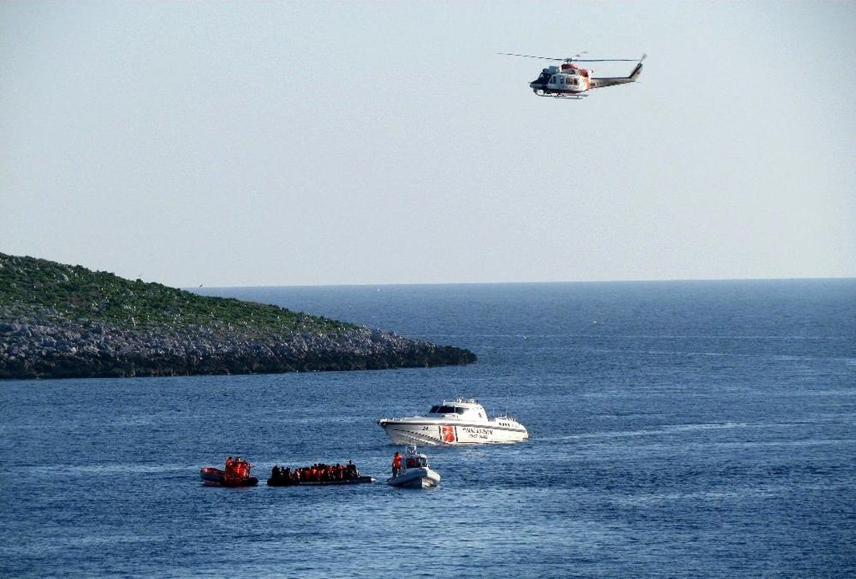 Çeşme\'de lastik bot alabora oldu: 3 göçmen öldü