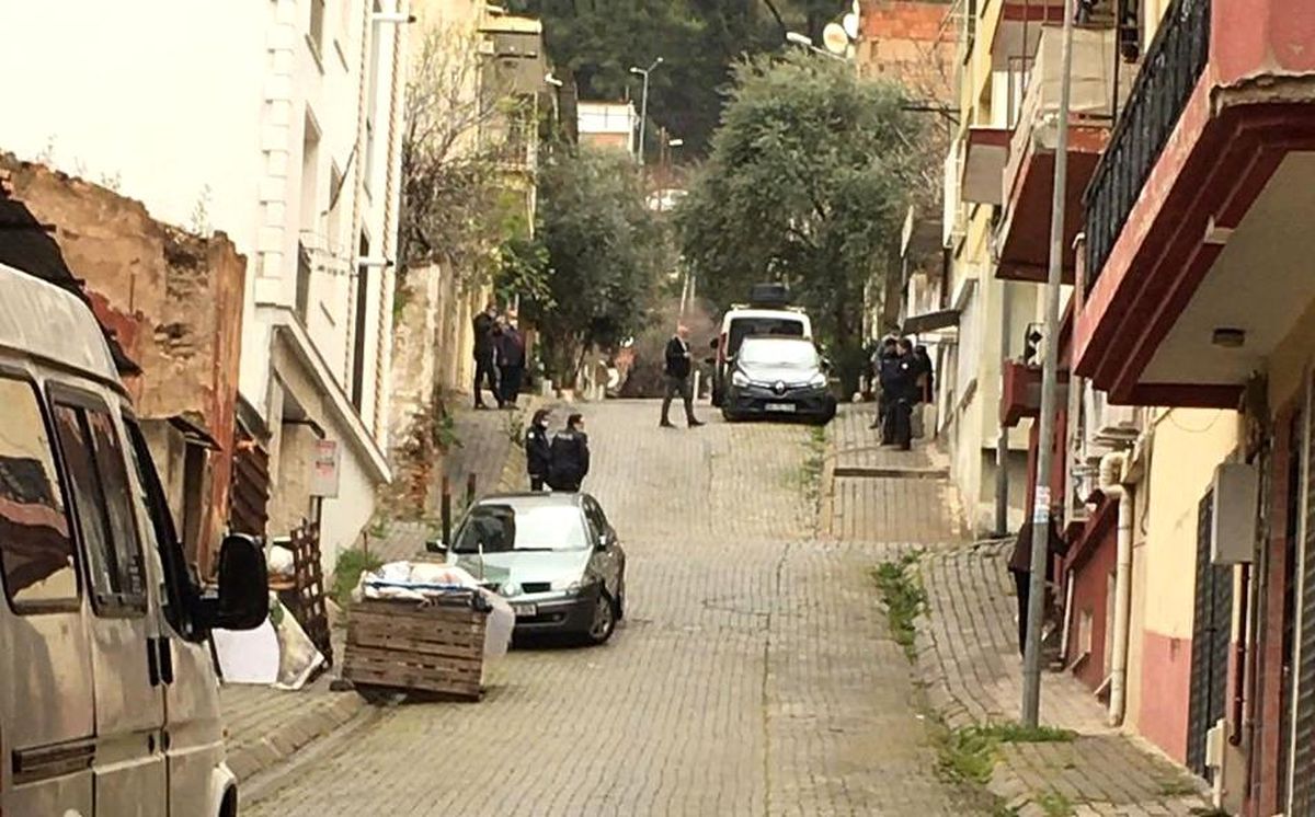 Emekli baş komiser banyoda ölü bulundu