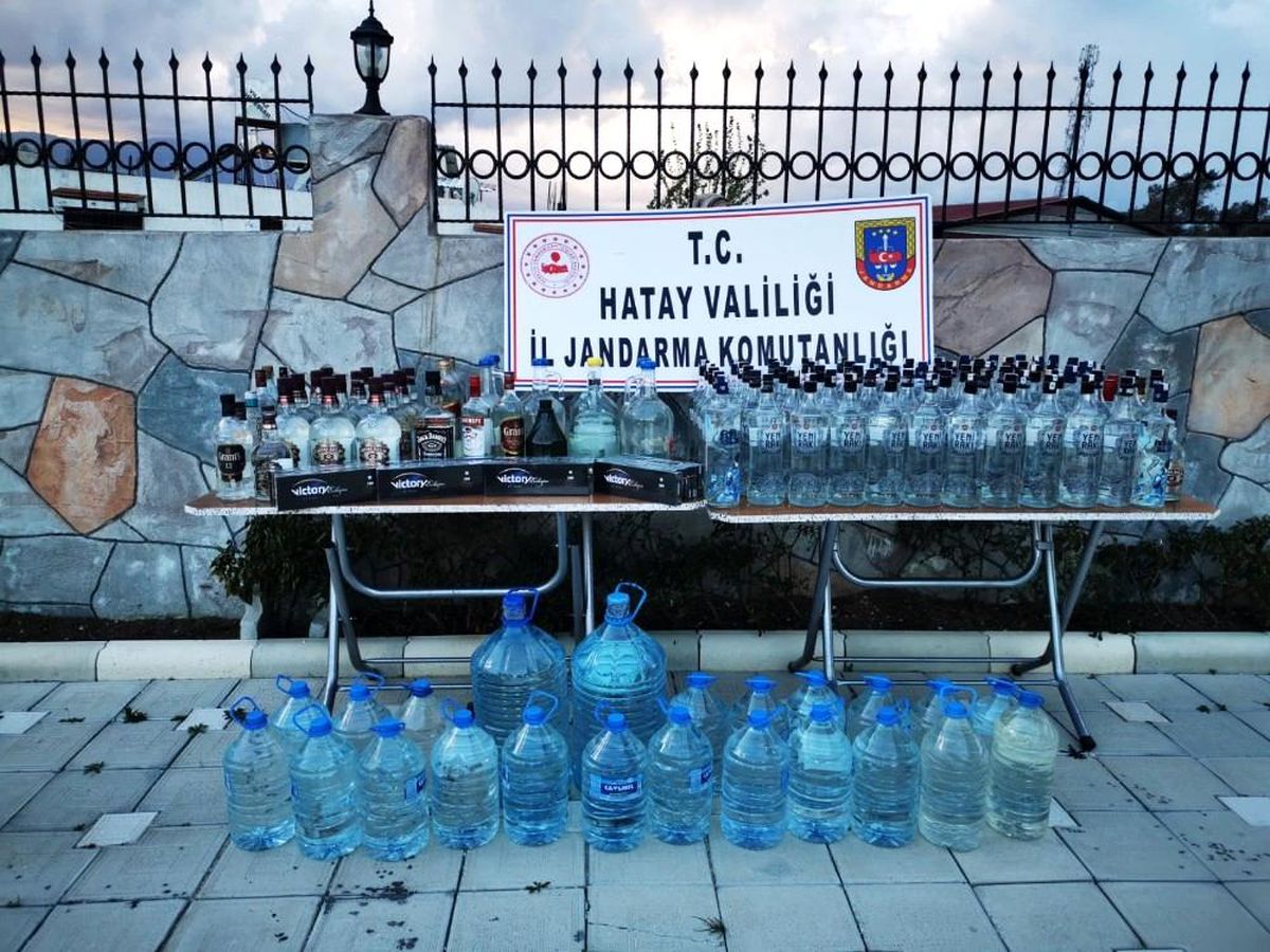 Hatay\'da kaçak içki ve sigara ele geçirildi
