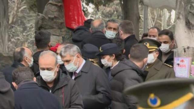 İmamoğlu'ndan kapatma davası açılan HDP'nin Eş Genel Başkanı Buldan'a destek telefonu İmamoğlu'ndan kapatma davası açılan HDP'nin Eş Genel Başkanı Buldan'a destek telefonu