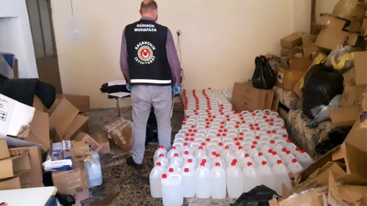 İzmir\'de sahte etil alkol operasyonu: 2 bin litre ele geçirildi