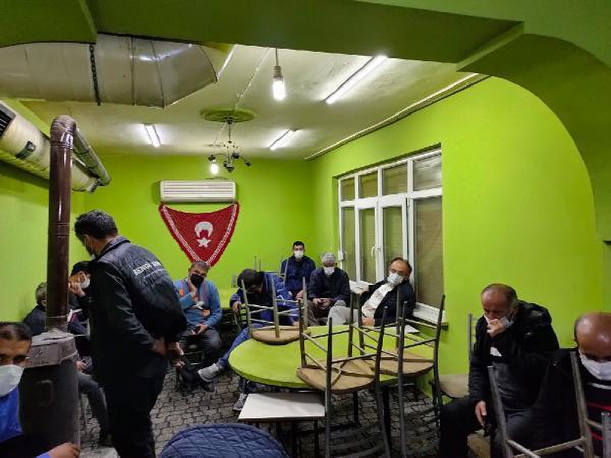 Konya\'da, kumarhaneye çevrilen eve baskın; 18 kişiye 72 bin TL ceza
