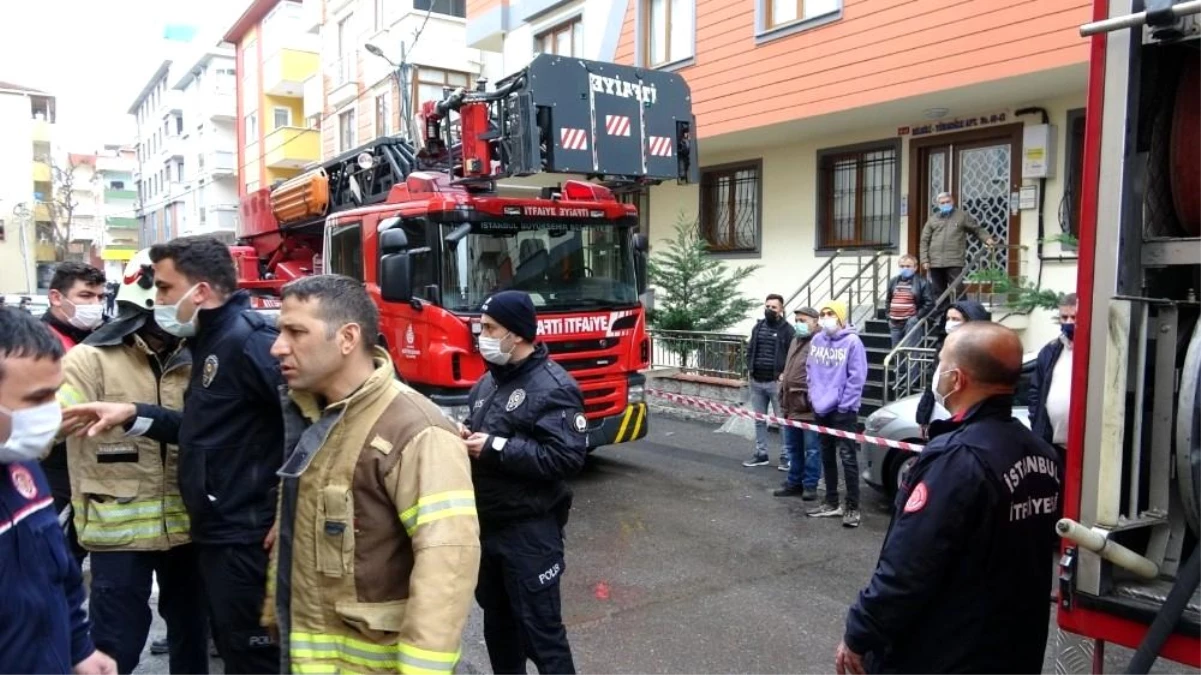 Son dakika haber! Maltepe\'de yangında mahsur kalan bir kişiyi itfaiye ekipleri kurtardı