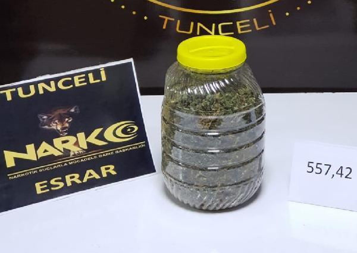 Otomobilde, yağ bidonundaki esrarla yakalanan sürücüye gözaltı