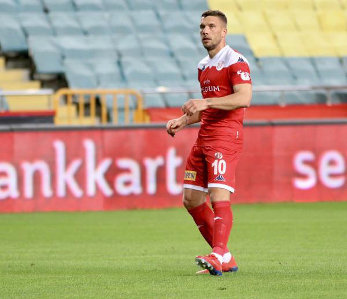 Podolski 83 gün sonra golle tanıştı
