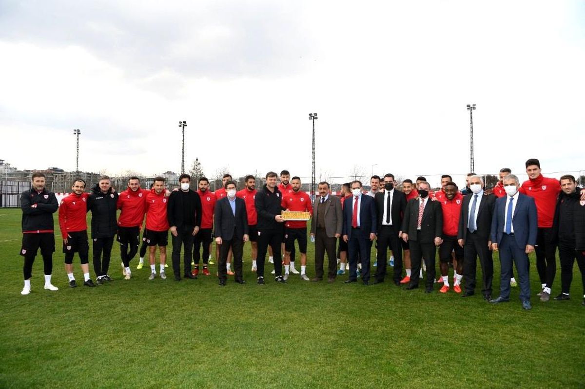 Samsunspor\'a derbi öncesi baklava dopingi
