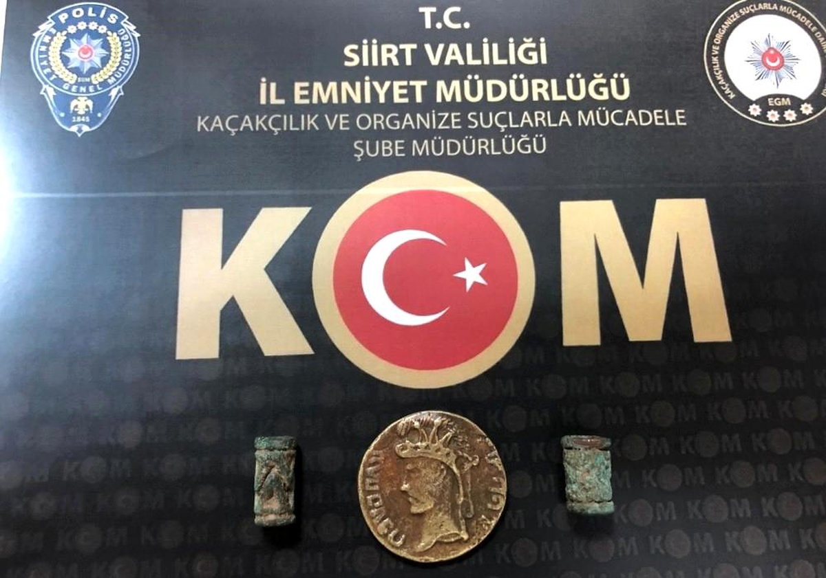 Siirt\'te tarihi eser ve cep telefonu kaçakçılarına operasyon: 3 gözaltı