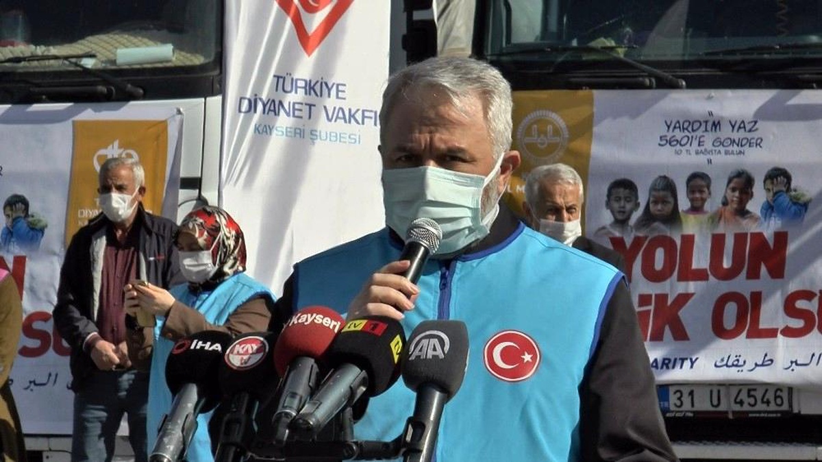 Sınır bölgelerine gidecek 12 tır patates ve 1 tır un Kayseri\'den yola çıktı
