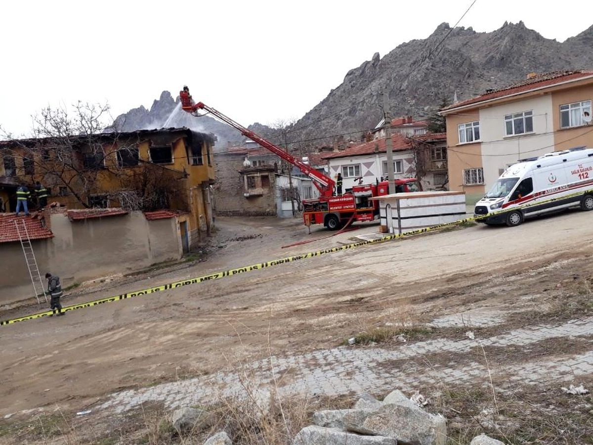 Sivrihisar\'da ev yangını, 1 ölü